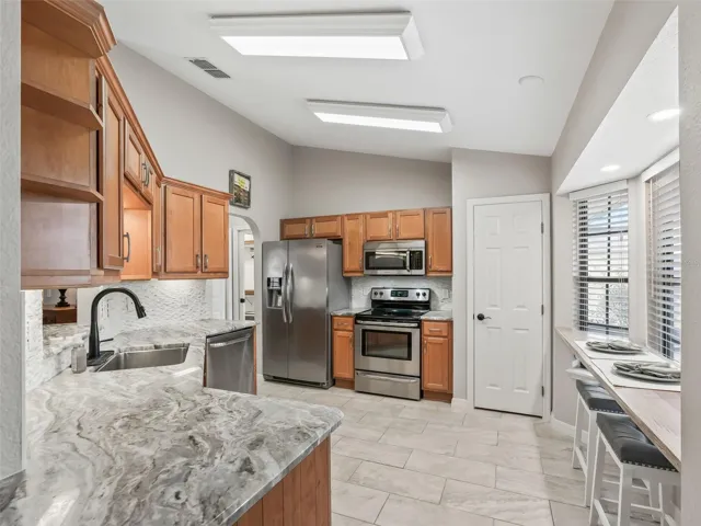 Kitchen w/Pantry & Stainless Appliances