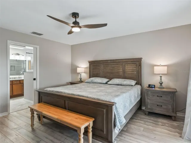 Primary Suite w/Walk in Closet & En Suite