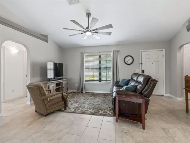 18x17 Living area