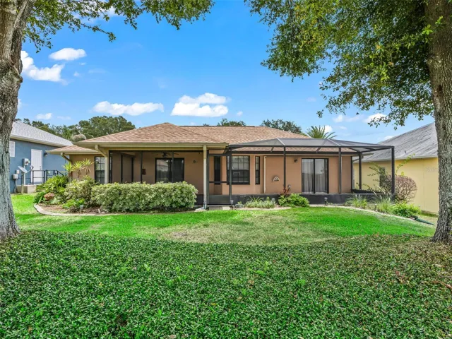 Lanai w/access to backyard
