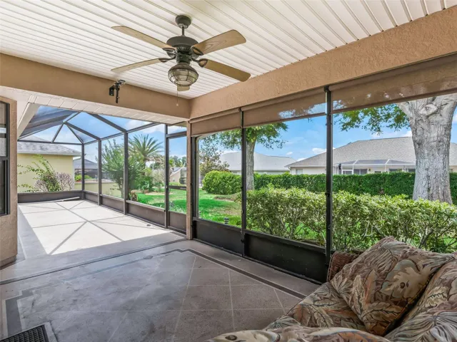 Screened Lanai w/Sun shades