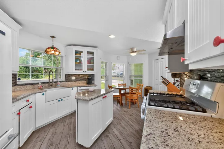Another view of the kitchen and breakfast nook. (Dinette in the measurements)