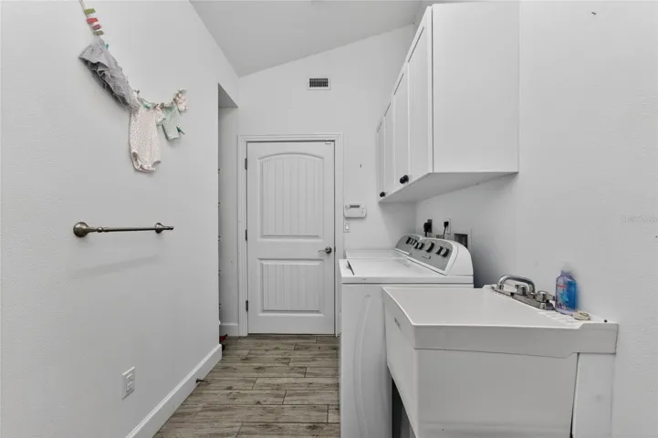 Lots of space in the laundry room.