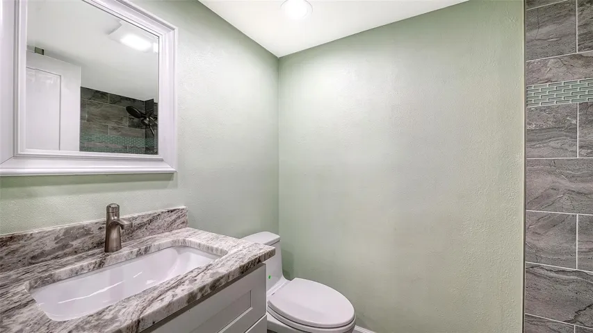 BR 2 Bath