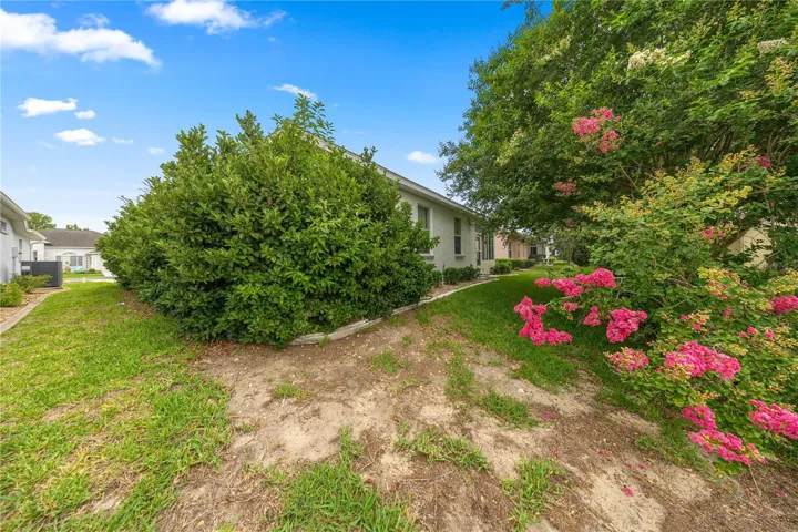 Mature & Private Landscaping
