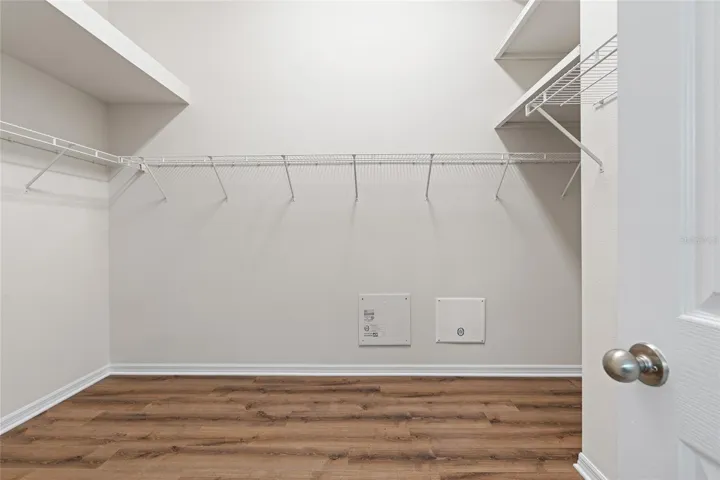 MASTER WALK IN CLOSET