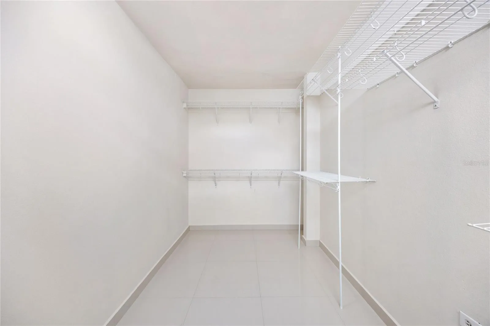 Walk-in-closet