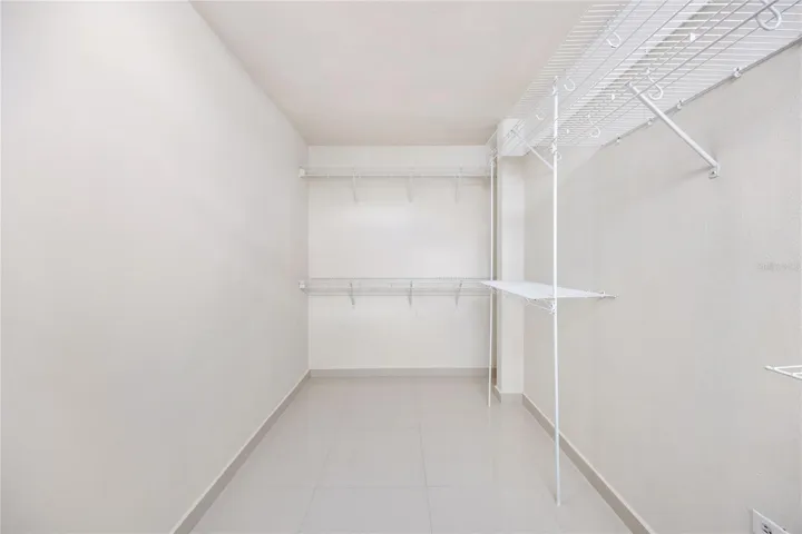 Walk-in-closet