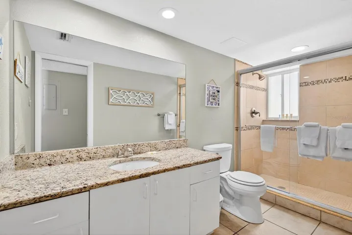 Large guest Bathroom
