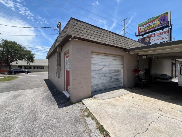 2 Separate garage door entrances