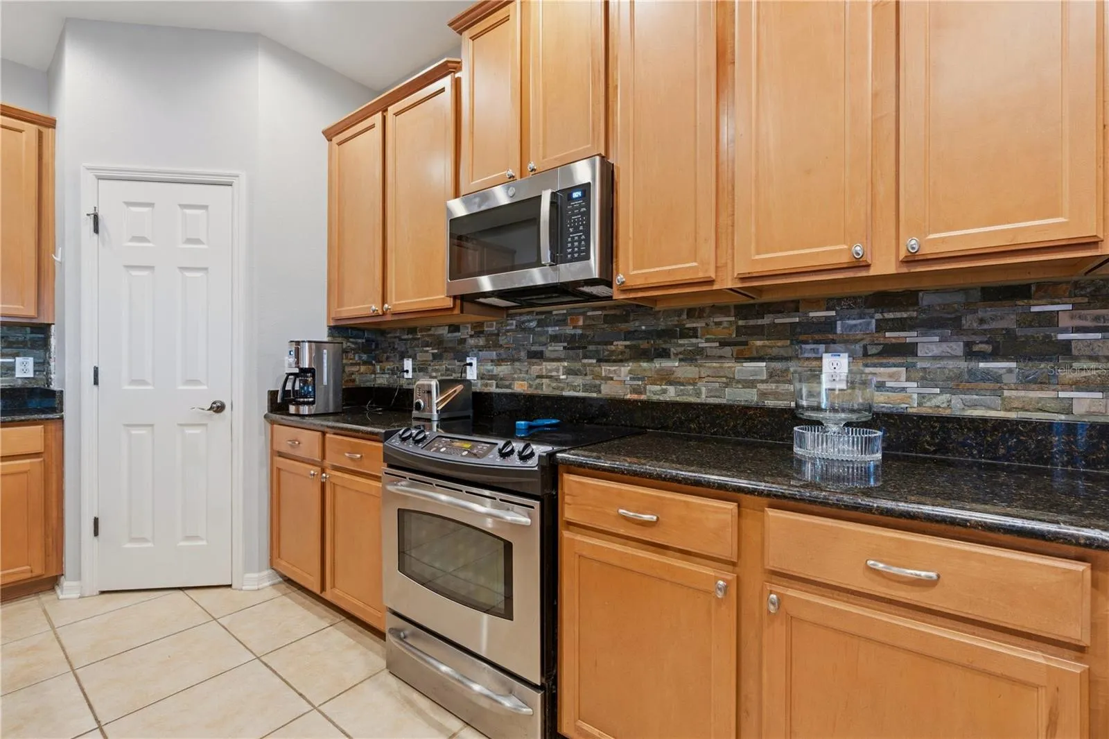Large kitchen with lots of cabinet space