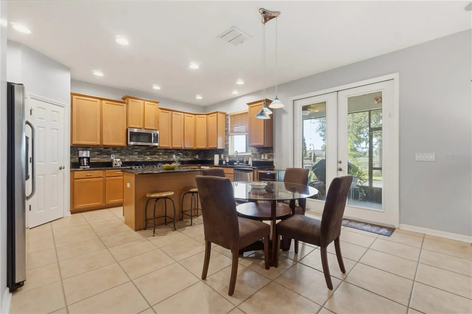 Large kitchen with lots of cabinet space