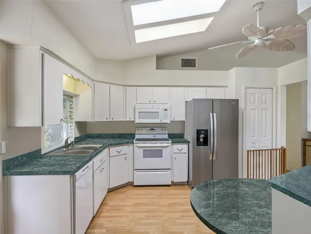 Center home kitchen