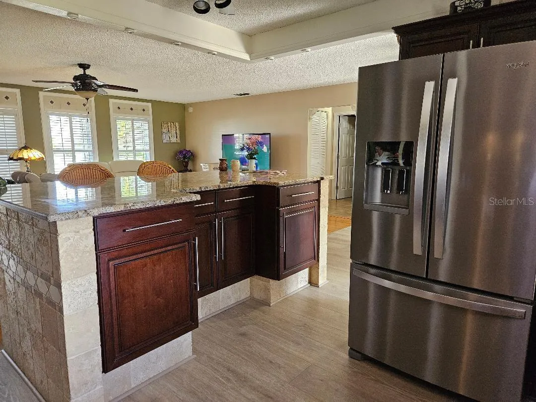 Cabinets in breakfast bar