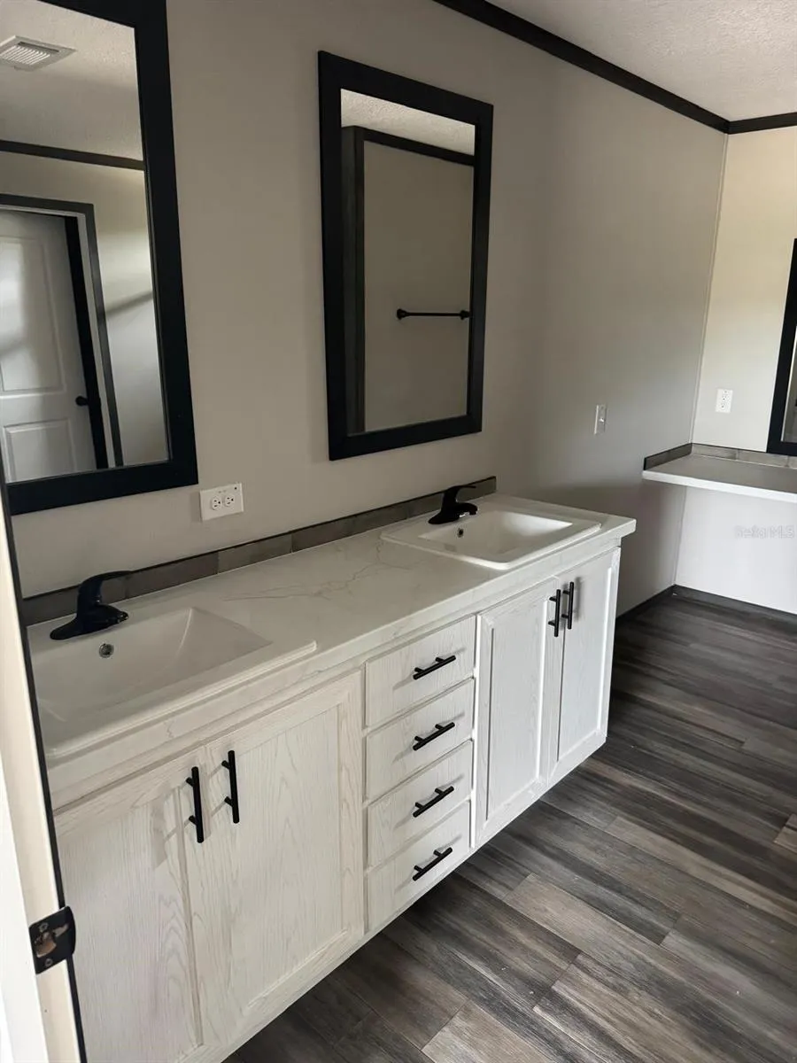 MASTER BATH ROOM