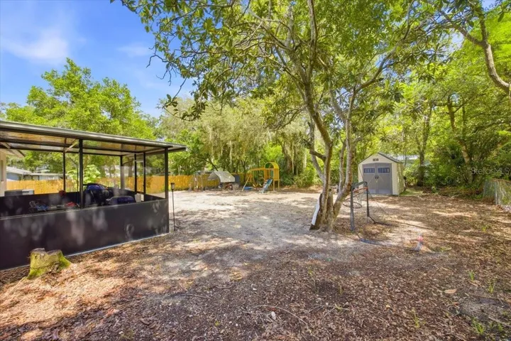 Spacious yard - a blank canvas for your enjoyment