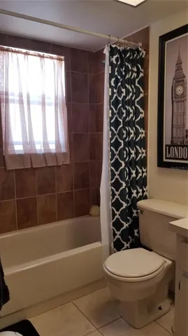 Guest bathroom tub  shower combo