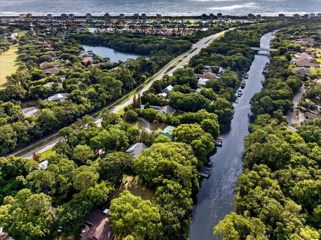 Best of both worlds- The Beach &amp; Salt water canal-, without HOA!