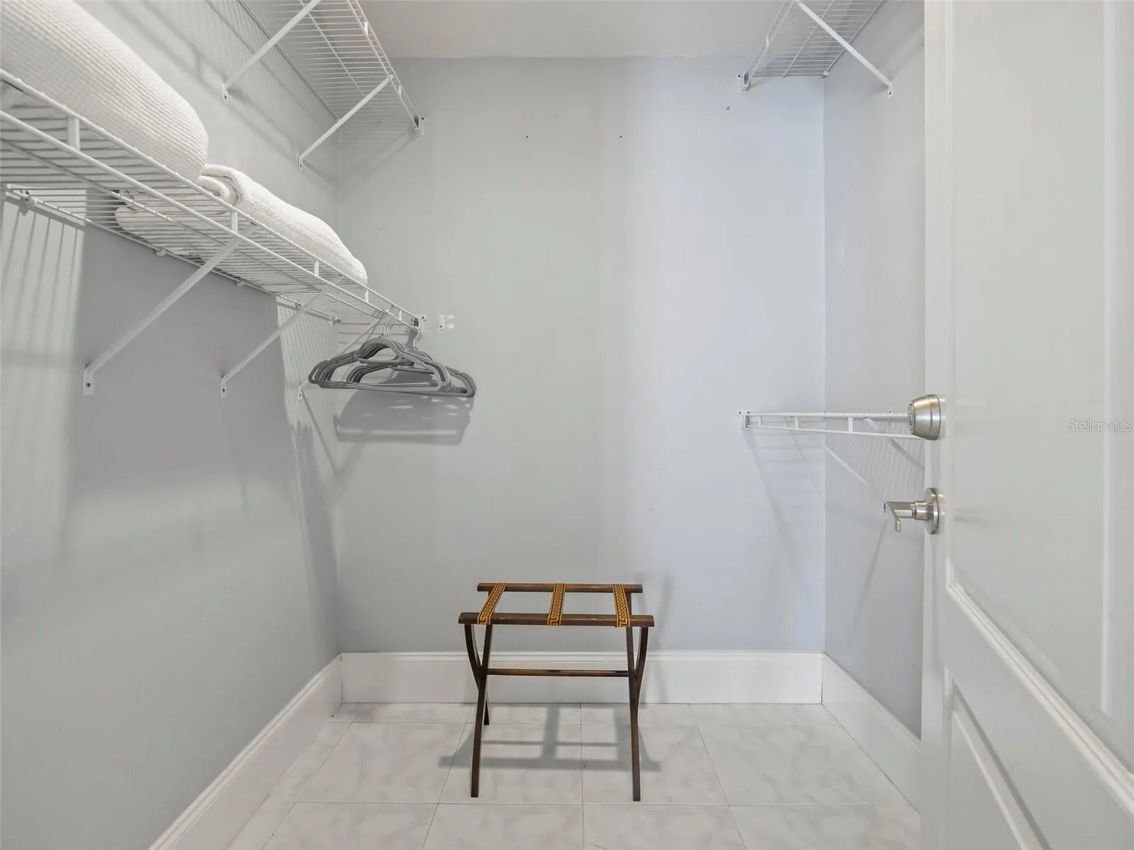 Walking closet