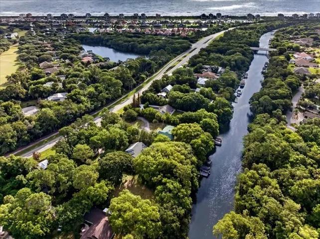 Best of both worlds- The Beach & Salt water canal-, without HOA!