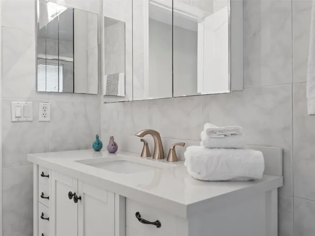 Main House 2nd Bath
