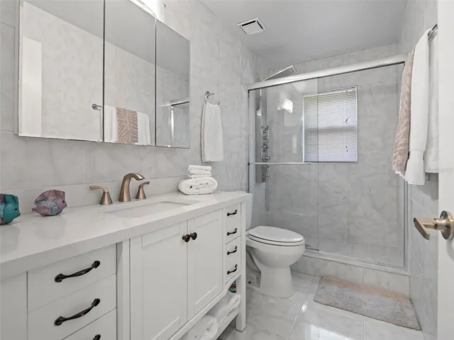 Main House 2nd Bath