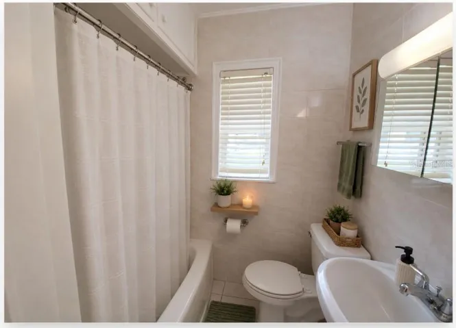 AI Staged Bathroom