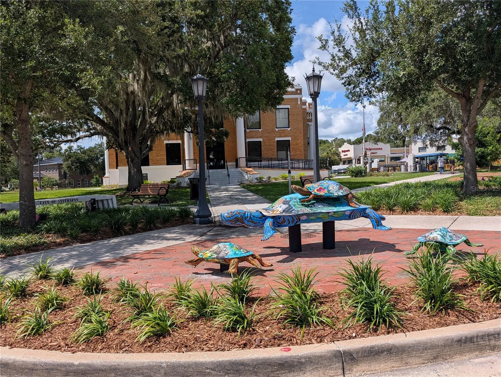 Downtown Inverness area offers sidewalk dining, cafes, Historic Courthouse and more.