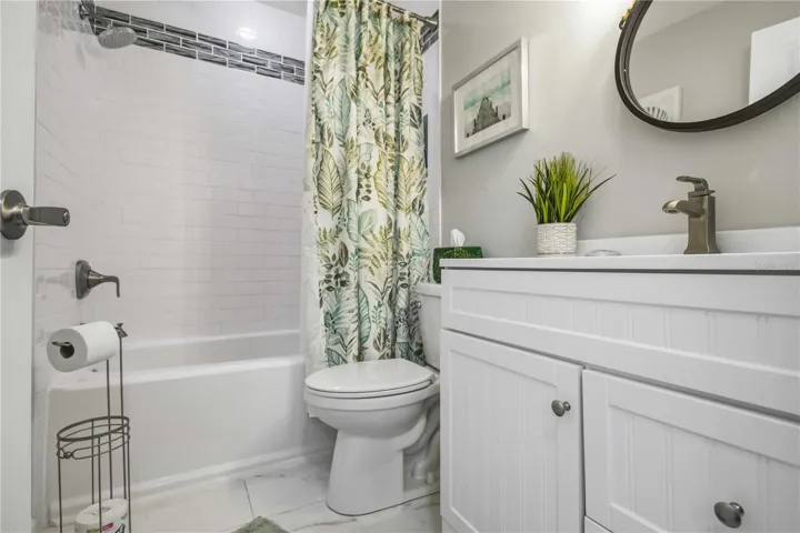 Guest Bathroom (renovated)