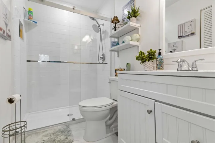 Primary En Suite Bathroom (renovated)