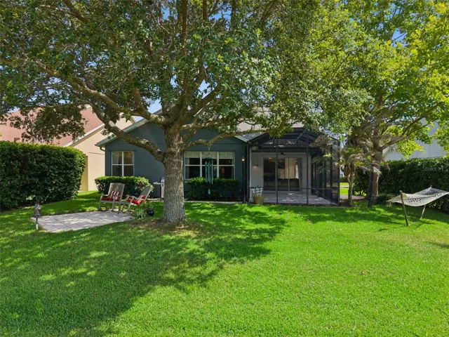 Large entertaining yard!