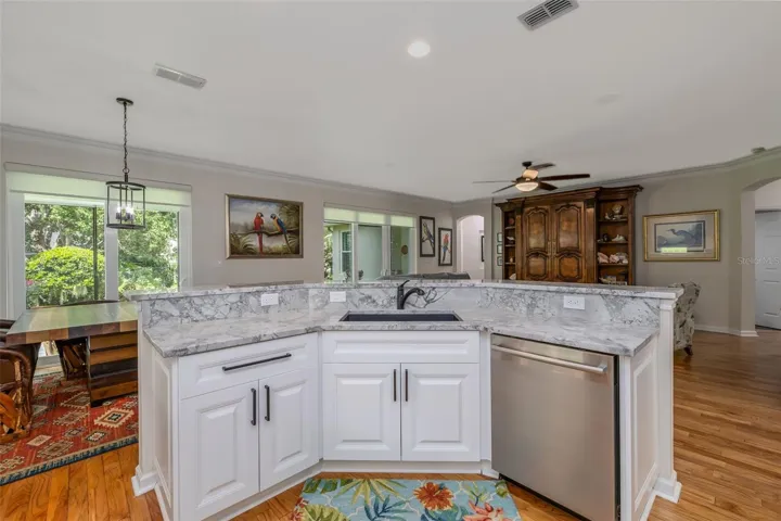 Breakfast Bar/ Island