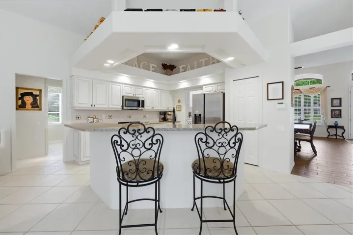 Breakfast bar