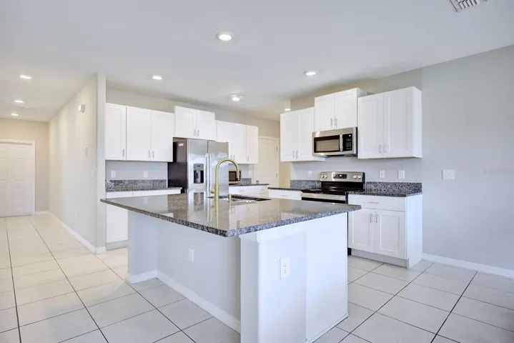 Large Spacious Kitchen