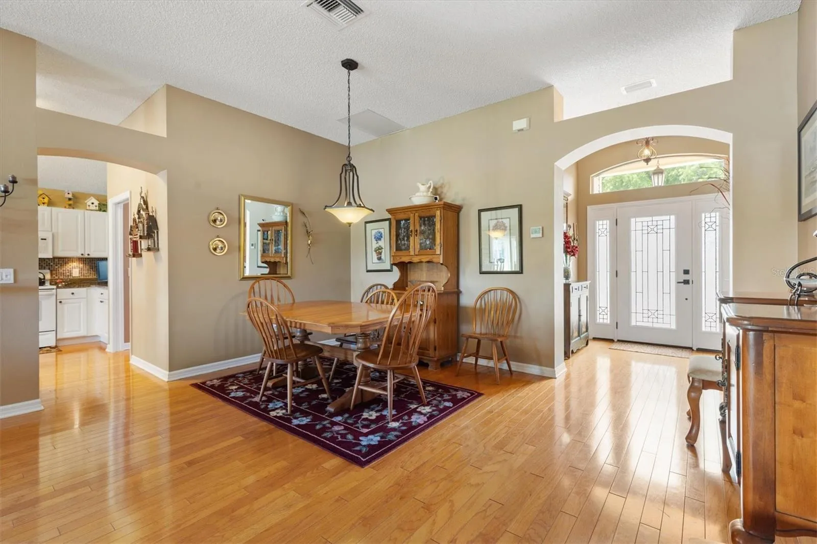 High Ceilings with Plenty of Natural Light