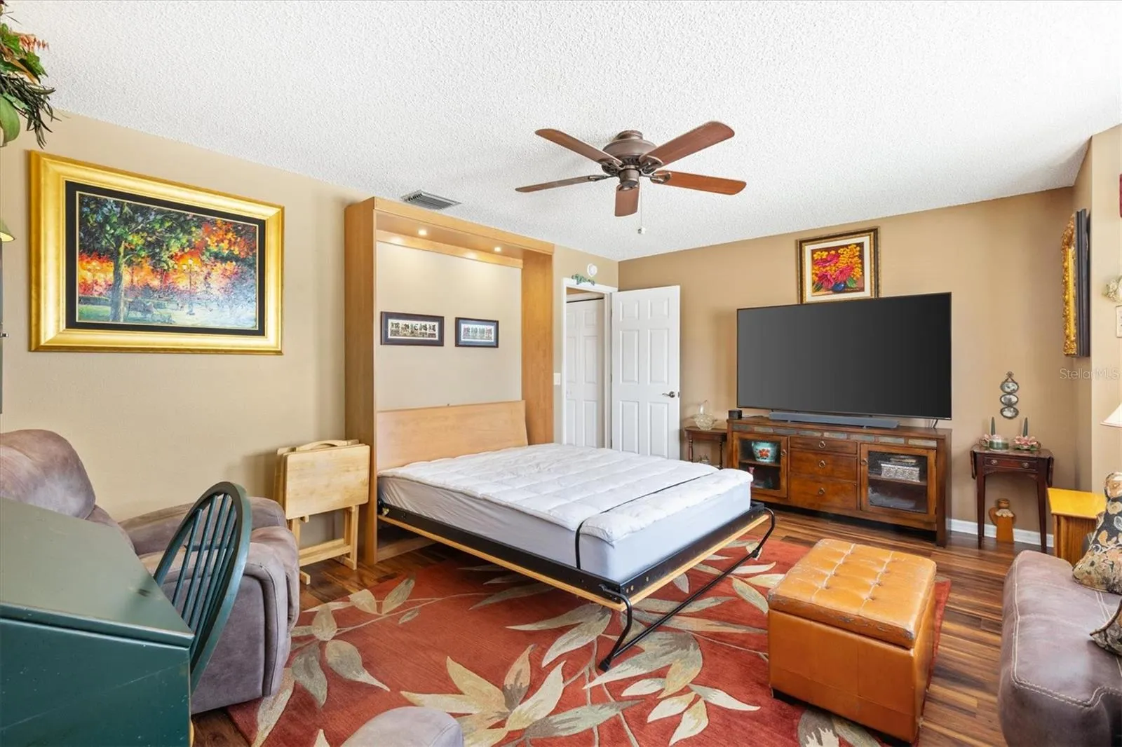 Queen Size Bed Shown