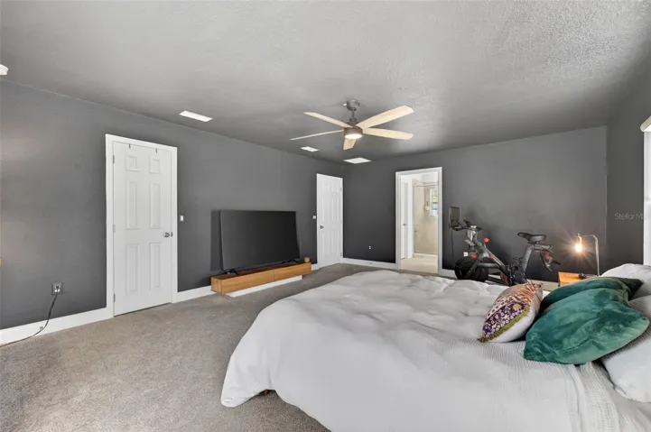 Upstairs primary bedroom