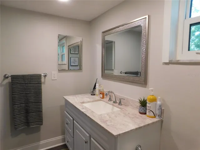 Remodeled 2nd Bath