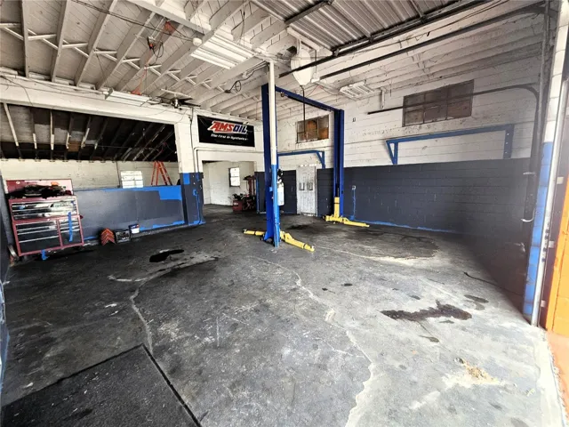 Main bays with dual 10'x10' overhead doors
