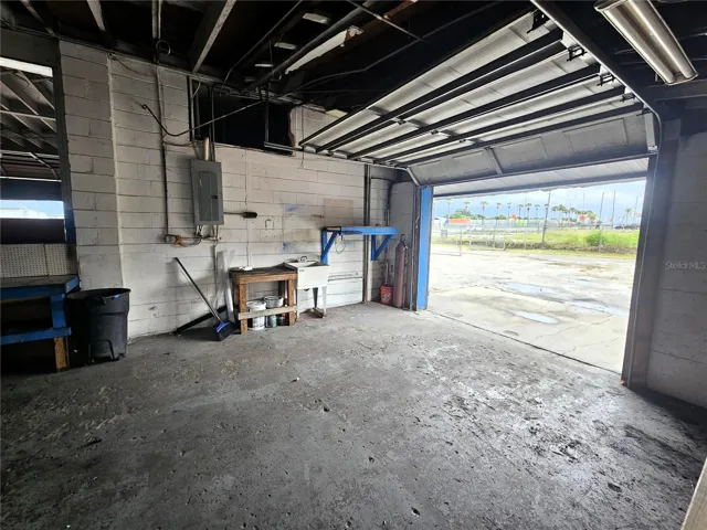 Rear bay with 8'x9' overhead door