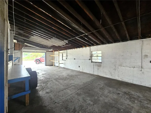 Rear bay with 8'x9' overhead door