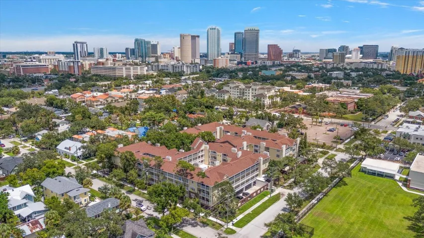 Close to downtown & University of Tampa