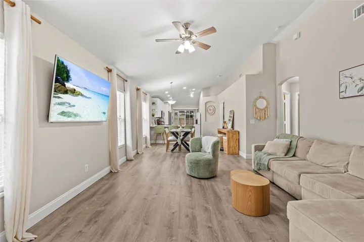 Living room/ dining