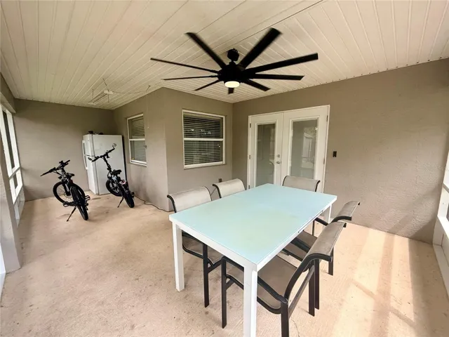Rear screened in porch