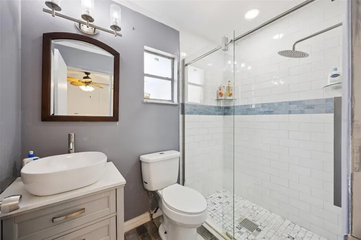 Primary bath w/shower
