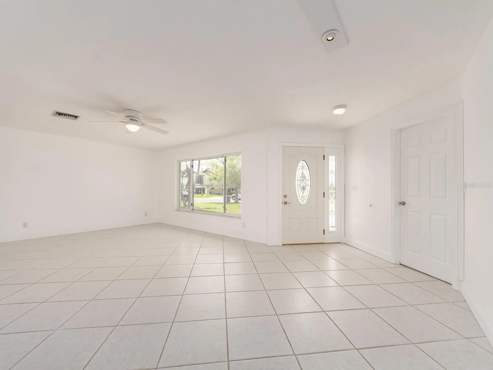 Bright and light entrance to the living area