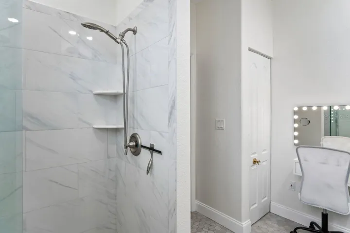 BEAUTIFUL WALK IN SHOWER