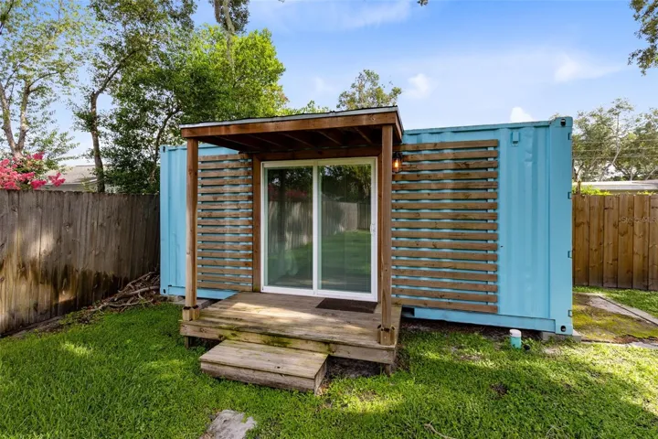 Tiny home guest house. Fully plumbed and with electric.