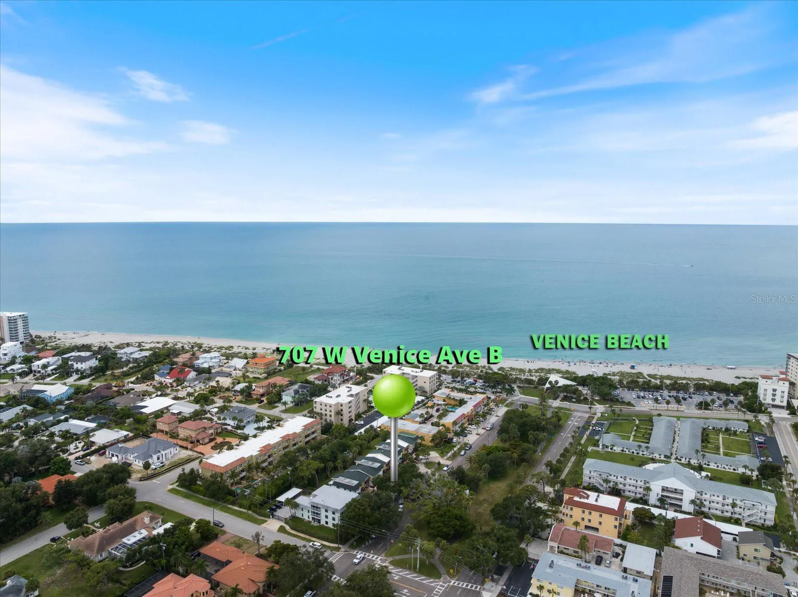 Venice Beach, only 800' away! Walk to morning YOGA on the Beach or a breathtaking sunset!