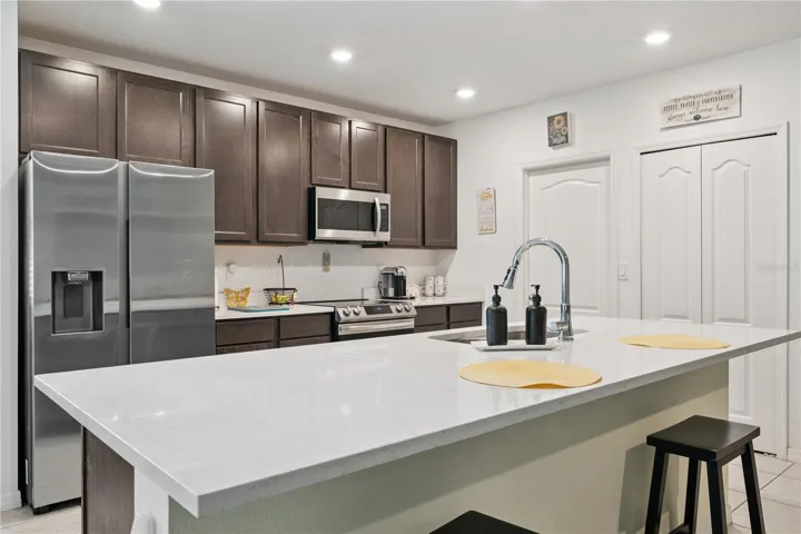 Kitchen/Eating Bar